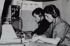 Telegrafistas estuvieron transmitiendo y recibiendo noticias. (Foto: VNA)