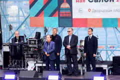 El presidente de la Asociación de Escritores de Vietnam, Nguyen Quang Thieu, habla en el evento. (Fuente: VNA)