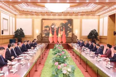 El encuentro entre el presidente vietnamita, Luong Cuong, y el secretario general del Partido Comunista y presidente de China, Xi Jinping. (Fuente: VNA)