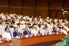 El secretario general del Partido y presidente de la República, To Lam, y delegados en el evento. (Fuente: VNA)
