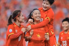 Jugadoras vietnamitas celebran el segundo gol de la capital Huynh Nhu. (Foto: VNA)