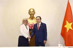 El presidente de la Asamblea Nacional de Vietnam, Tran Thanh Man, recibió a Caroline St-Hilaire, directora general de la Organización Internacional de la Francofonía. (Fuente: VNA)