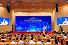 El presidente del Comité Popular de Hanoi, Vu Dai Thang, habla en la inauguración de los proyectos. (Fuente: VNA)