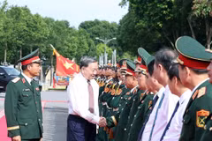 El secretario general del Partido Comunista de Vietnam, To Lam, y delegados. (Fuente: VNA)