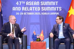 El primer ministro de Vietnam, Pham Minh Chinh, se reúne con su homólogo de Australia, Anthony Albanese. (Fuente: VNA)