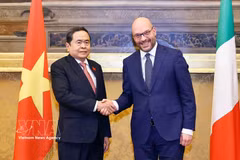 El presidente de la Asamblea Nacional de Vietnam, Tran Thanh Man, y el titular de la Cámara de Diputados de Italia, Lorenzo Fontana. (Fuente: VNA)