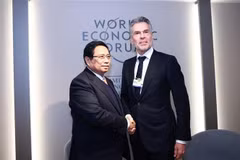 El primer ministro de Vietnam, Pham Minh Chinh, se reunió con su homólogo holandés, Dick Schoof. (Fuente: VNA)