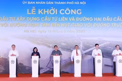 El primer ministro Pham Minh Chinh y delegados en la inauguración. (Fuente: VNA)