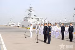 Fuerzas navales vietnamitas y chinas realizan patrulla conjunta. (Fuente: qdnd)