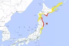 Imágenes del sitio web de la Agencia Meteorológica de Japón muestran una alerta de tsunami tras un terremoto de magnitud 7,4 en el noreste y norte de Japón el 20 de abril de 2026. (Foto: Kyodo/VNA)