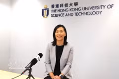 La profesora Emily M. Nason, directora de admisiones de grado de la Universidad de Ciencia y Tecnología de Hong Kong (HKUST), en la entrevista. (Fuente: VNA)