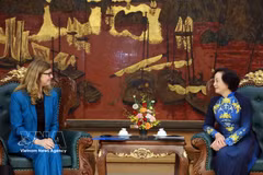 La viceprimera ministra vietnamita, Pham Thi Thanh Tra, recibe a la representante en jefa del Fondo de las Naciones Unidas para la Infancia (UNICEF) en el país, Silvia Danailov. (Fuente: VNA)