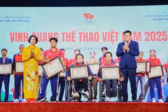 Atletas, entrenadores y equipos destacados recibieron Certificados de Mérito del Comité Olímpico de Vietnam. (Foto: VNA)
