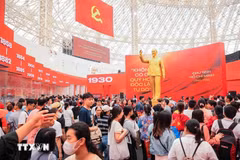 Cientos de miles de personas visitaron el Centro de Exposiciones de Vietnam, en Hanoi. (Fuente: VNA)