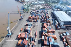Actividades de carga de mercancías en el puerto de Saigon (VIMC). (Fuente: VNA)