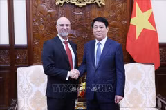 El presidente vietnamita, Luong Cuong, recibe a Shawn Perry Steil, embajador de Canadá en el país. (Fuente: VNA)