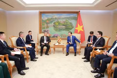 Tran Hong Ha, viceprimer ministro de Vietnam, recibe a Wang Bo, director general del Grupo de Ferrocarriles de China número 6. (Fuente: VNA)