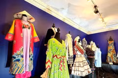 El traje Nhat Binh forma parte de una colección especial del diseñador Cao Minh Tien (Foto: VNA)