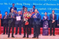 Entregan certificados de registro de inversión a nuevos proyectos en la provincia de Binh Dinh. (Fuente: VNA)