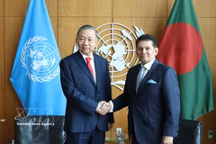 El secretario general del Partido Comunista de Vietnam (PCV) y presidente de la República, To Lam, y el presidente de la 81ª Asamblea General de la ONU, Khalilur Rahman. (Fuente: VNA)
