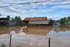 Unas 450 familias de la comuna de Ia Hiao, provincia de Gia Lai, quedaron aisladas debido a inundaciones localizadas tras las fuertes lluvias. (Fuente: VNA)