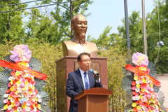 El profesor Park Yeon Kwan, jefe de la Facultad del Idioma Vietnamita, Universidad de Estudios Extranjeros Hankuk, habla en el evento. (Fuente: VNA)