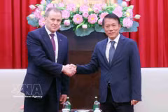 El general Luong Tam Quang, ministro de Seguridad Pública de Vietnam, recibe en Hanoi al general Arkady Aleksandrovich Gostev, director del Servicio Penitenciario Federal de Rusia. (Fuente: VNA)