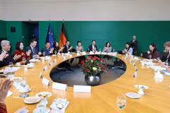 La vicepresidenta de la Asamblea Nacional de Vietnam, Nguyen Thi Thanh, mantiene conversaciones con el vicepresidente del Bundestag (Parlamento), Bodo Ramelow. (Fuente: VNA)