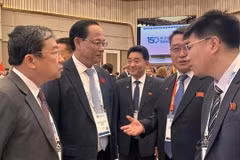 El vicepresidente de la Asamblea Nacional de Vietnam Tran Quang Phuong se reúne con el vicepresidente de la Asamblea Suprema del Pueblo de Corea del Norte, Maeng Kyun II. (Fuente: VNA)
