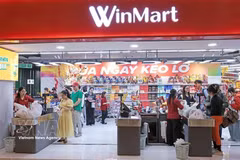 Clientes en el supermercado WinMart. (Fuente: VNA)