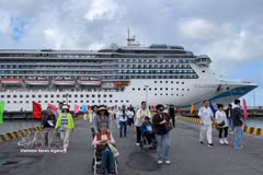 El crucero internacional Adora Mediterranea en el Puerto de Chan May. (Fuente: VNA)