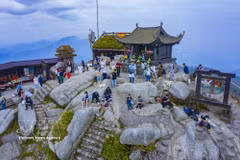 El sitio histórico y paisajístico de Yen Tu fue reconocido como monumento nacional especial en 2012 y como Patrimonio Cultural de la Humanidad por el Comité del Patrimonio Mundial de la UNESCO en 2025. (Fuente: VNA)