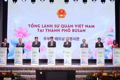 El secretario general del Partido Comunista de Vietnam, To Lam, y delegados en la inauguración. (Fuente: VNA)