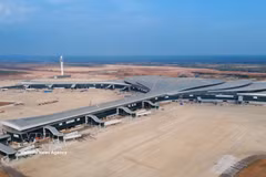 La zona de estacionamiento de aeronaves y la terminal de pasajeros del aeropuerto de Long Thanh han finalizado prácticamente las obras principales. (Foto: VNA)