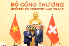 El ministro de Industria y Comercio de Vietnam, Le Manh Hung, y el presidente y ministro del Departamento Federal de Asuntos Económicos, Educación e Investigación de Suiza, Guy Parmelin. (Fuente: Ministerio de Industria y Comercio)
