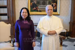 La vicepresidenta de Vietnam, Vo Thi Anh Xuan, y el arzobispo Paul Richard Gallagher, secretario para las Relaciones con los Estados y las Organizaciones Internacionales de la Santa Sede. (Fuente: VNA)