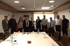 El embajador de Vietnam en Israel, Nguyen Ky Son, y delegados. (Fuente: VNA)