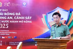 El coronel Pham Kim Dinh, jefe del Departamento de Asuntos Políticos del Ministerio de Seguridad Pública de Vietnam, habla en la rueda de prensa. (Fuente: VNA)