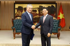 El viceprimer ministro vietnamita Nguyen Van Thang recibe al director general de Citigroup, Ernesto Torres Cantú. (Fuente:chinhphu.vn)