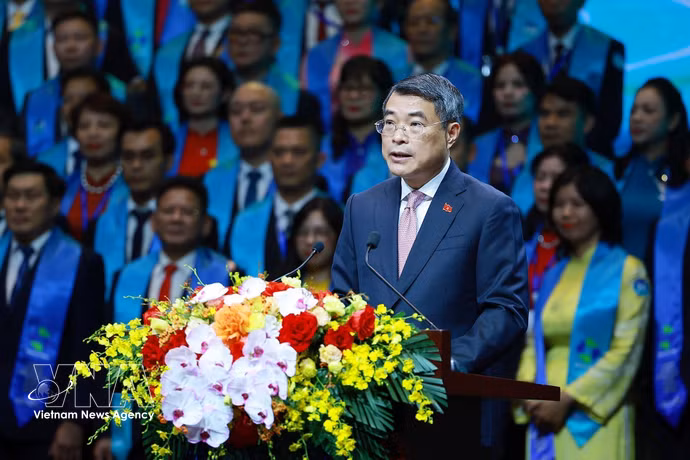 El primer ministro de Vietnam, Le Minh Hung, habla en el evento. (Fuente: VNA)