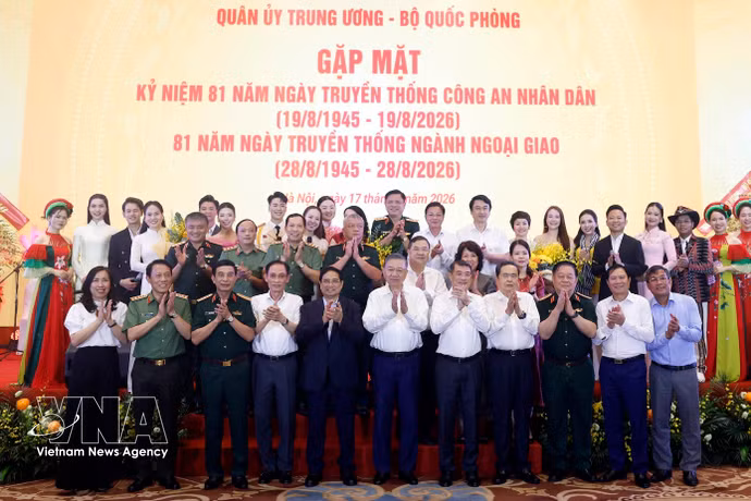El secretario general del Partido Comunista y presidente de Vietnam, To Lam, y delegados. (Fuente: VNA)