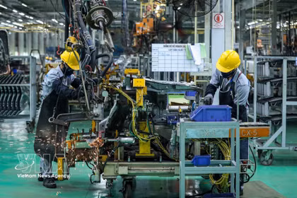 El grupo THACO invierte y aplica numerosas tecnologías y maquinaria avanzadas para mejorar la productividad y la calidad de sus productos automotrices. (Foto: VNA) 