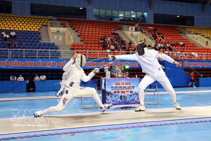 El partido final entre atletas masculinos vietnamitas y filipinos. (Foto: VNA)