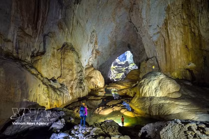 El vasto interior de la cueva Son Doong. (Foto: VNA)