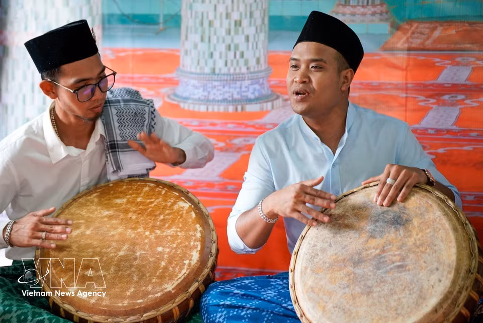 Tras un mes de Ramadán, la comunidad musulmana Cham celebra con alegría y entusiasmo el Raya Aidil Fitri. (Foto: VNA)
