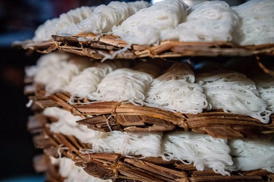 Un lote de banh hoi Phu Long. (Foto: VNA)