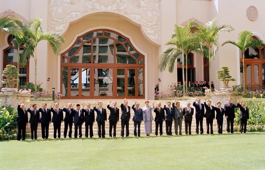 El 14 de noviembre de 1998, Vietnam se convirtió en miembro oficial del Foro de Cooperación Económica Asia-Pacífico (APEC). (Foto: VNA)