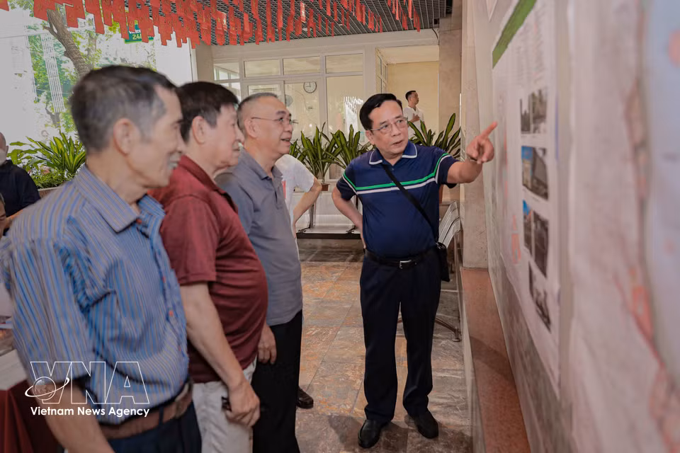 Muchos pobladores esperan que la reconstrucción y reestructuración del área del lago Hoan Kiem cree una nueva apariencia moderna y que a la vez preserve los valores del patrimonio cultural de la capital vietnamita. (Foto: VNA)