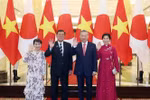 El secretario general del Partido Comunista de Vietnam, To Lam, y el primer ministro de Japón, Ishiba Shigeru, junto con sus respectivas esposas. (Foto: VNA)