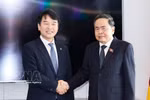 El presidente de la Asamblea Nacional de Vietnam, Tran Thanh Man, (derecha) y el presidente del Grupo Parlamentario de Amistad Corea del Sur-Vietnam, Moon Jin Seok. (Foto: VNA)